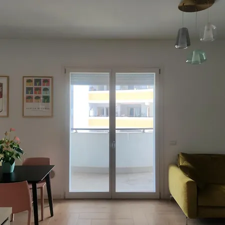 Apartment Moderno Bilocale Con Ampio Balcone Mailand