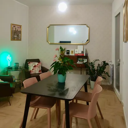Moderno Bilocale Con Ampio Balcone Milan