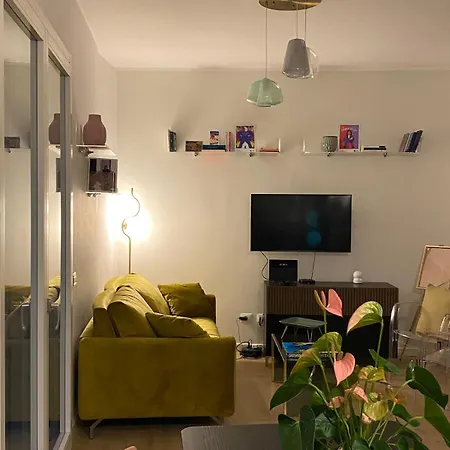 Moderno Bilocale Con Ampio Balcone Milan
